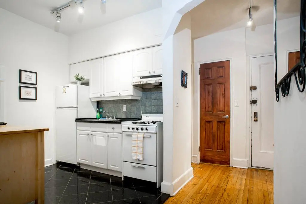 61-2c Prime UES 2BR Newly Furnished Best Value