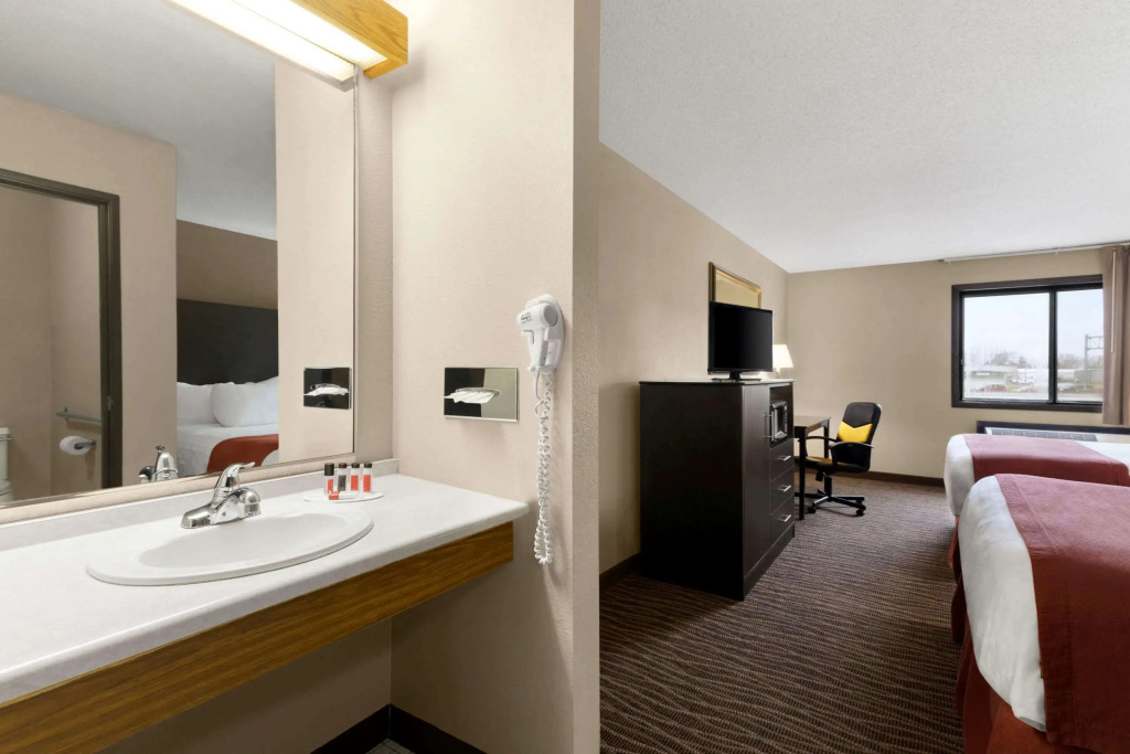 Baymont by Wyndham Sioux Falls North,I-29,Russell St, Airport