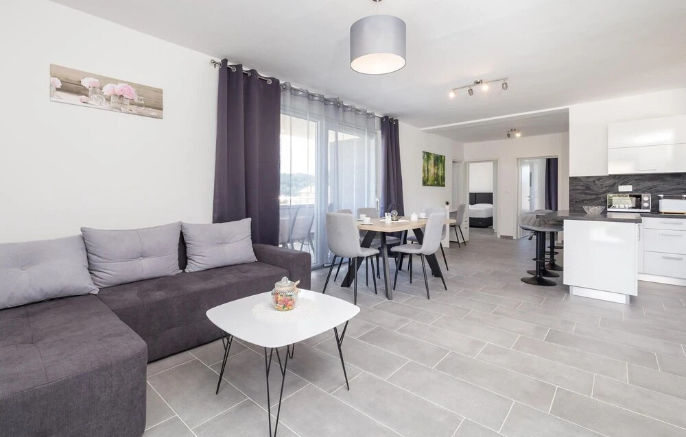 Amazing Home in Rab With Wifi, 4 Bedrooms and Swimming Pool