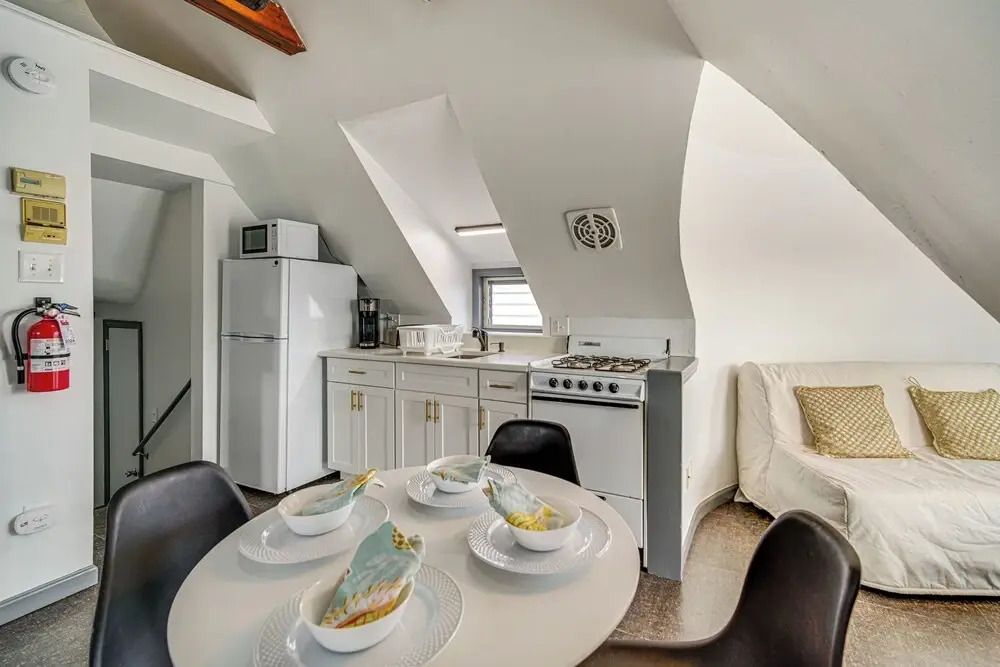 Steps to Beach: Couple's Retreat in Ocean City!