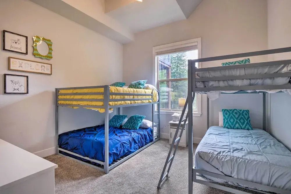 3 Mi to Ski Resort: Hot Tub Haven in Breckenridge!