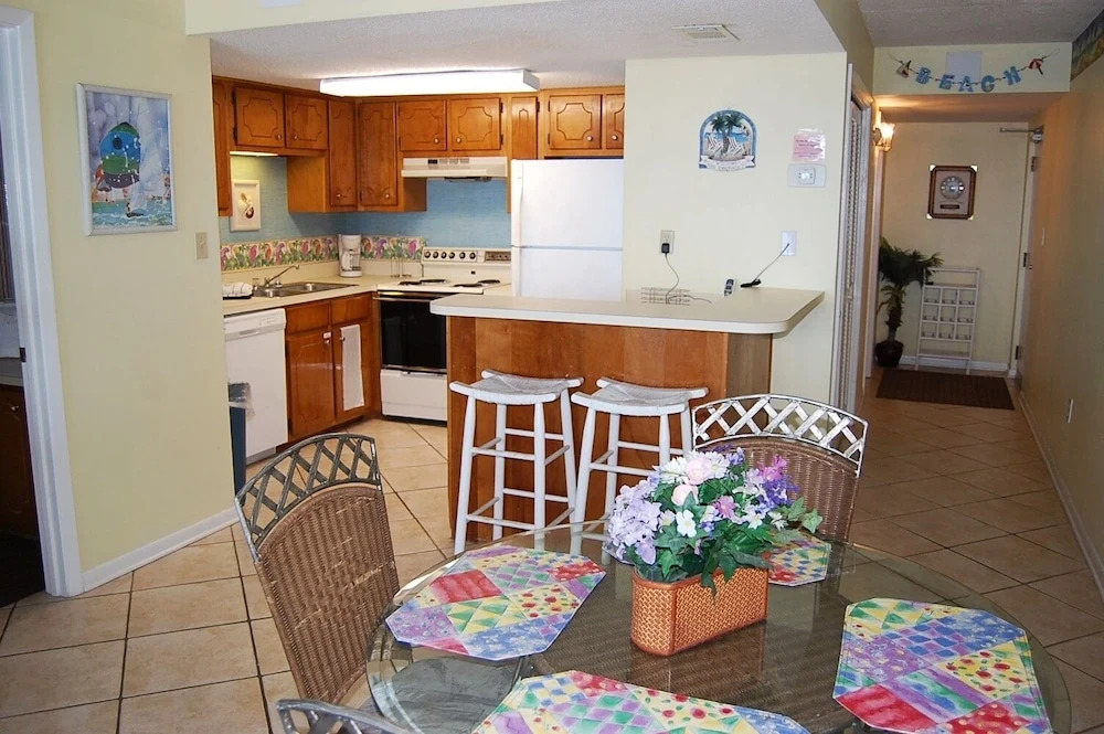 Island Winds East 409 condo