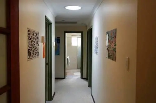 Eleebana Guest House