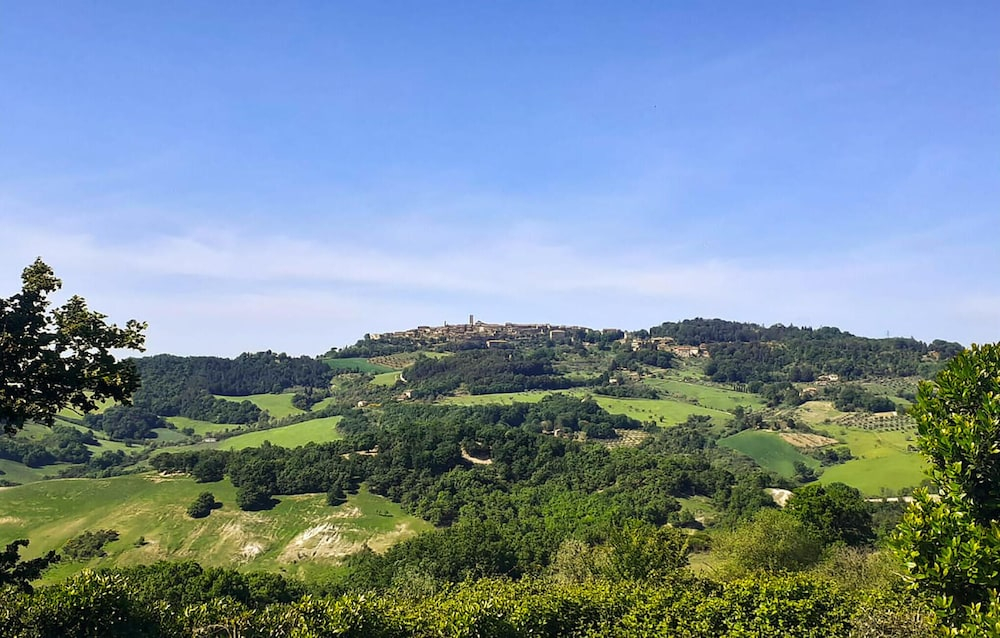 Stunning Apartment in Radicondoli With Outdoor Swimming Pool, Wifi and 2 Bedrooms