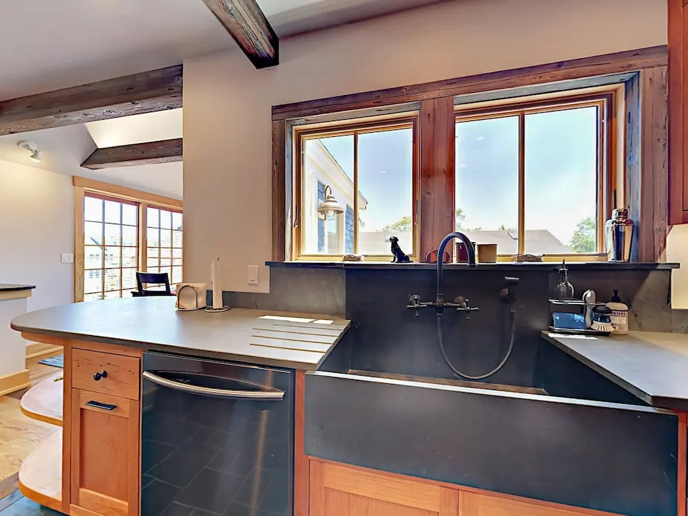 Newly Renovated 3br In Boothbay Harbor 3 Bedroom Apts