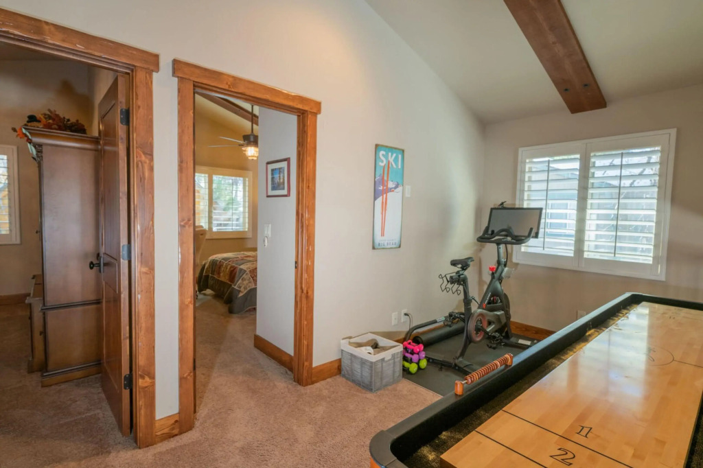 Silver Pine Lodge