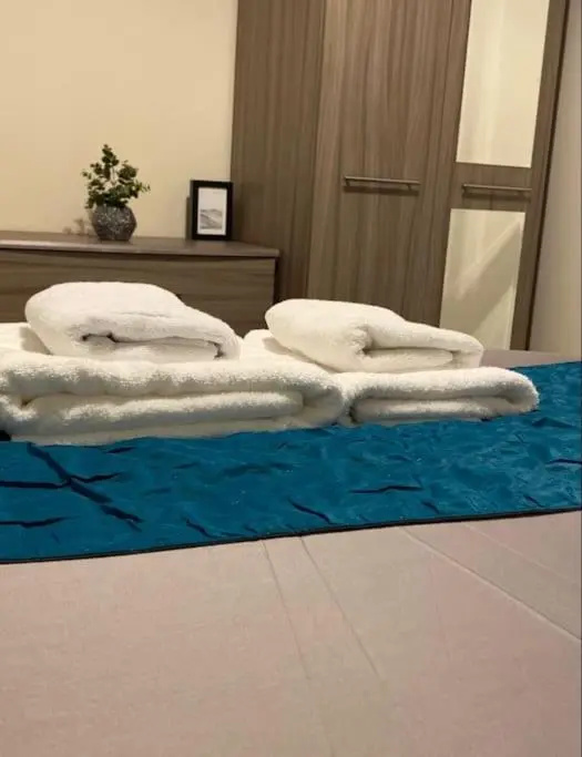 No25-Luxe Living Guest House- 2 Bed-WIFI-Free Parking-City- Beach