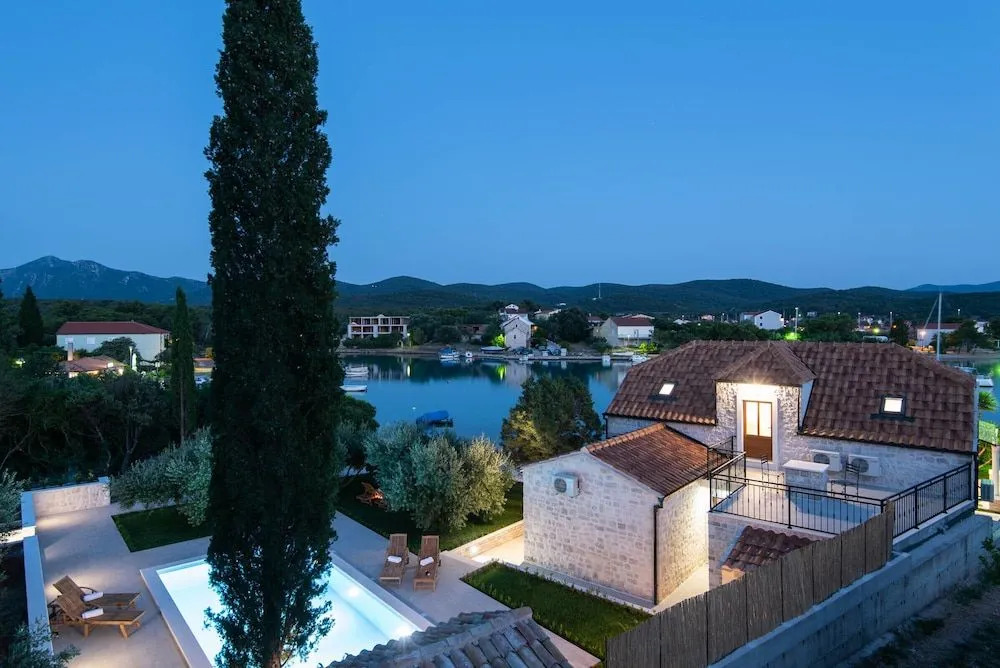Villa Loviste Paradise