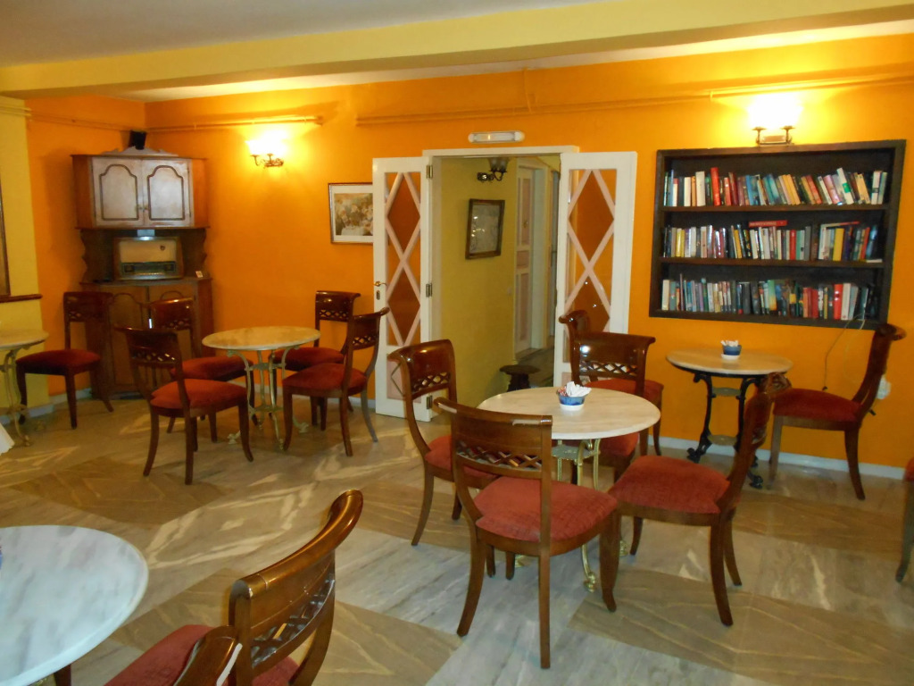 Byron Traditional Hotel