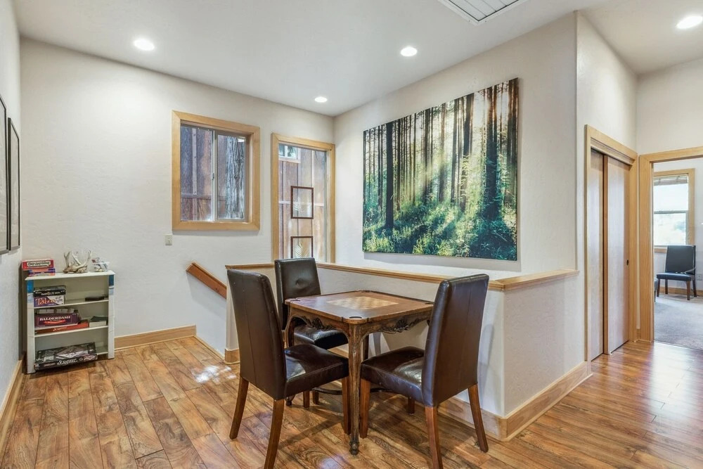 Spacious 4br/3ba. Continuous hot Water Tank! 4 Bedroom Home by Redawning