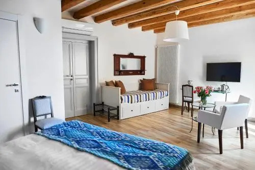 Santina Suites
