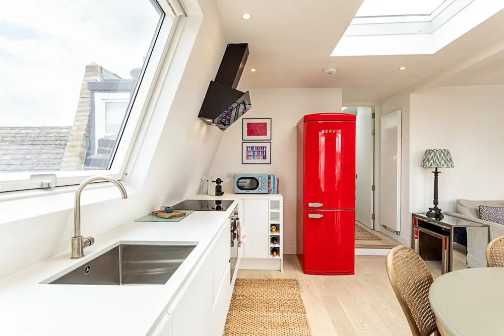 Bright and Spacious Penthouse With Terrace
