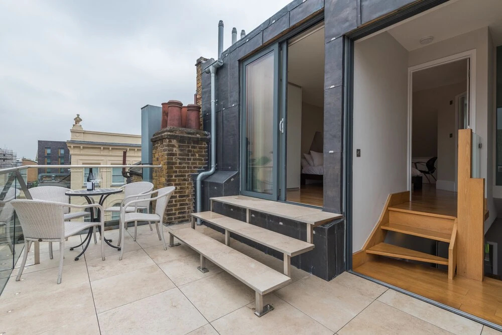 Delightful Dalston Home with Beautiful Balcony