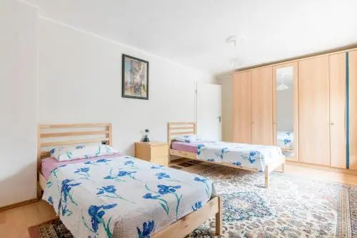 1 Private Single, 1 Twin Room. 3 Persons (6303)