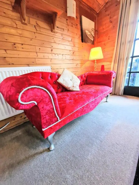 Otter 4 Hot Tub - HuntersMoon-Warminster-Bath-Salisbury