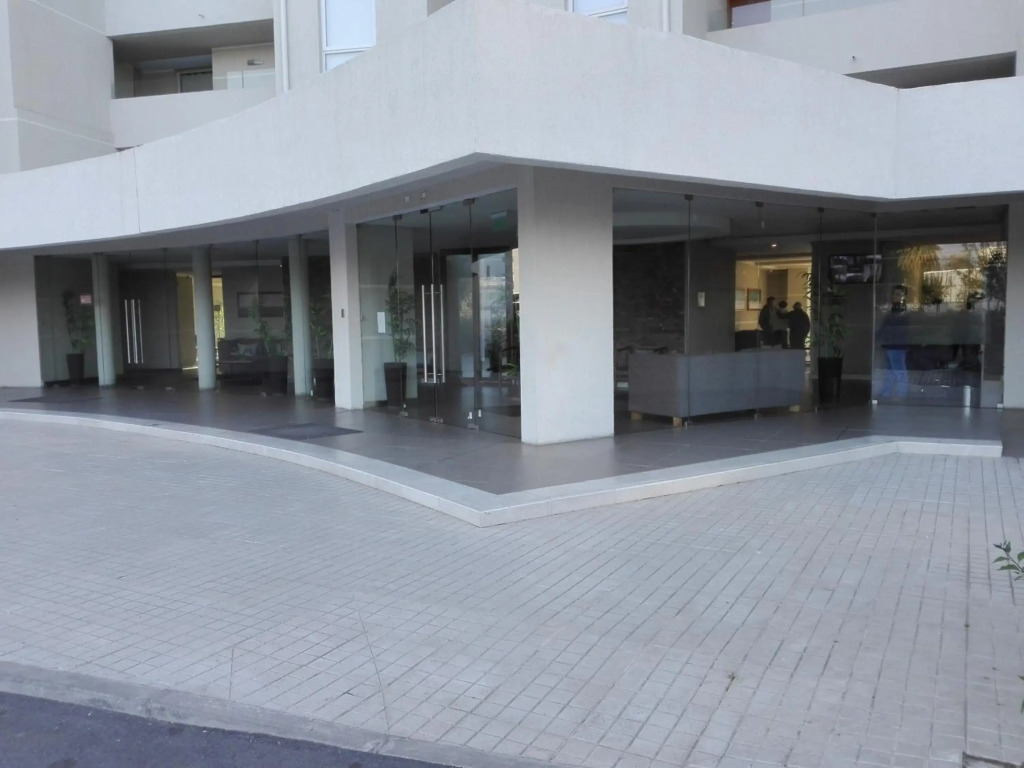 CONDOMINIO GRAN MARINA 2D 2B piscina 5p 604