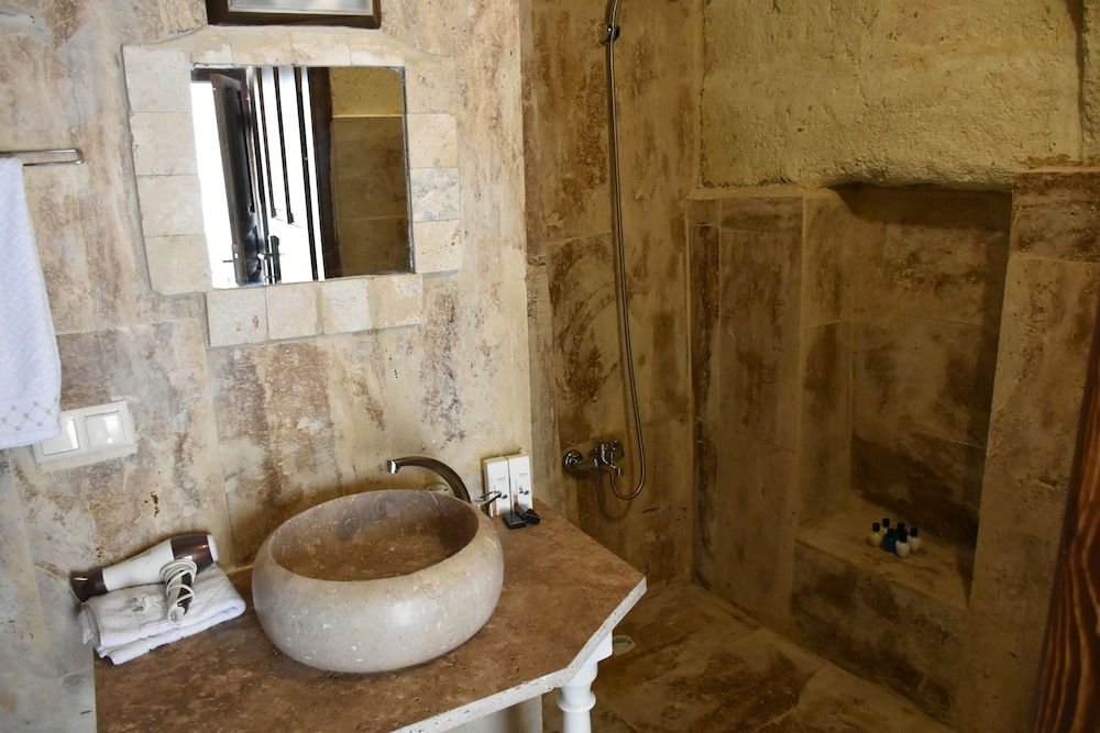 Glamada Cave Suites