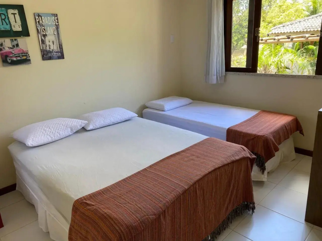 Casa 4/4 agradável com piscina e churrasqueira