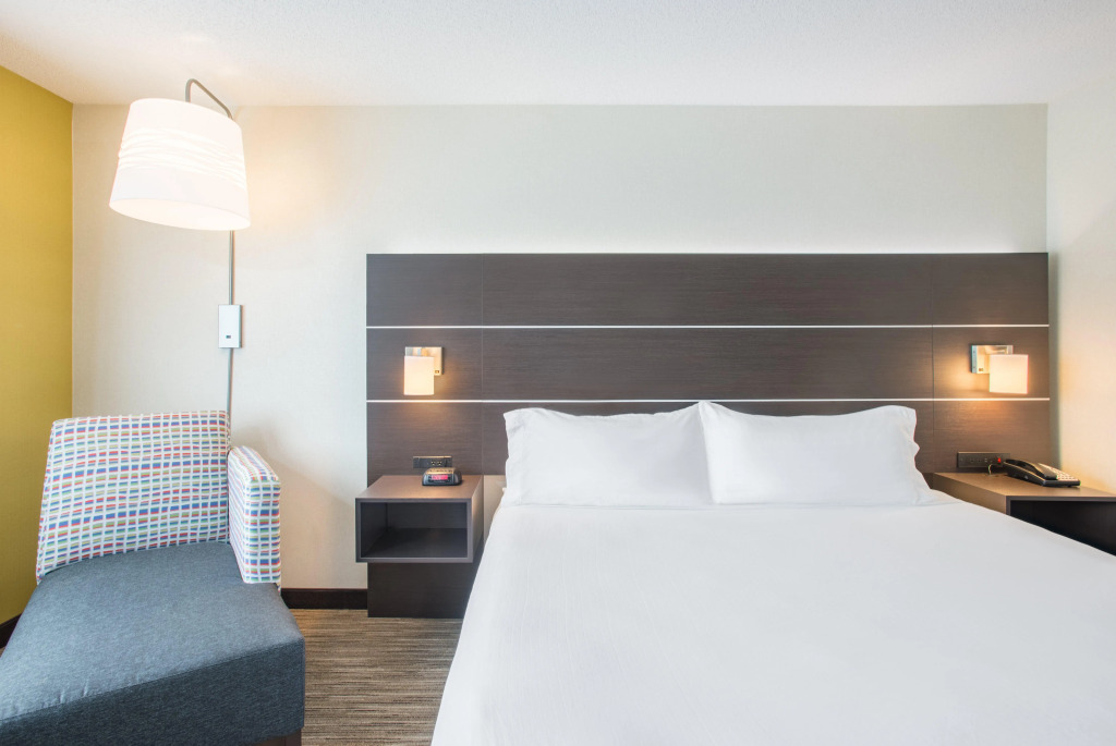 Holiday Inn Express Hotel & Suites Boston - Marlboro by IHG
