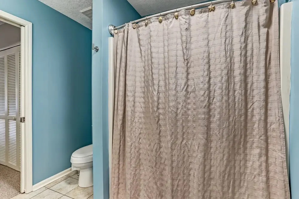 Secluded Cottage Like Home Close to Beach Access and One Street Away From Ocean by Redawning