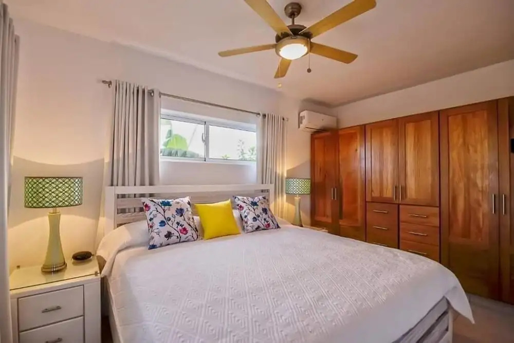 Professionally Decorated Open Concept Villa
