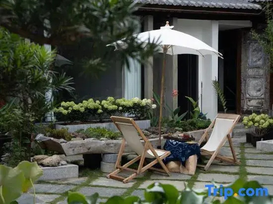 Manyun Ting Bai Ethnic Centennial Courtyard Designer Meisu