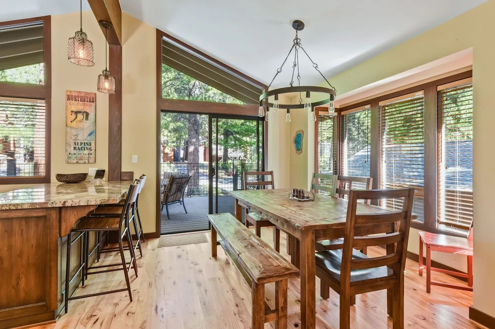 New Listing! Luxe W/ Hot Tub: Comp Shuttle 4 Bedroom Home