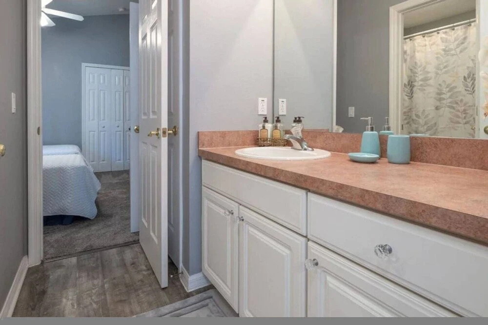 Spacious 4 bed 3 Bath Pool Home