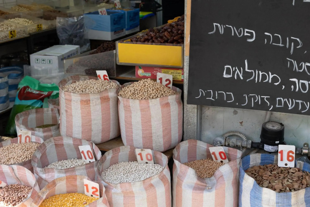 Fabulous Corner Market by TLV2RENT