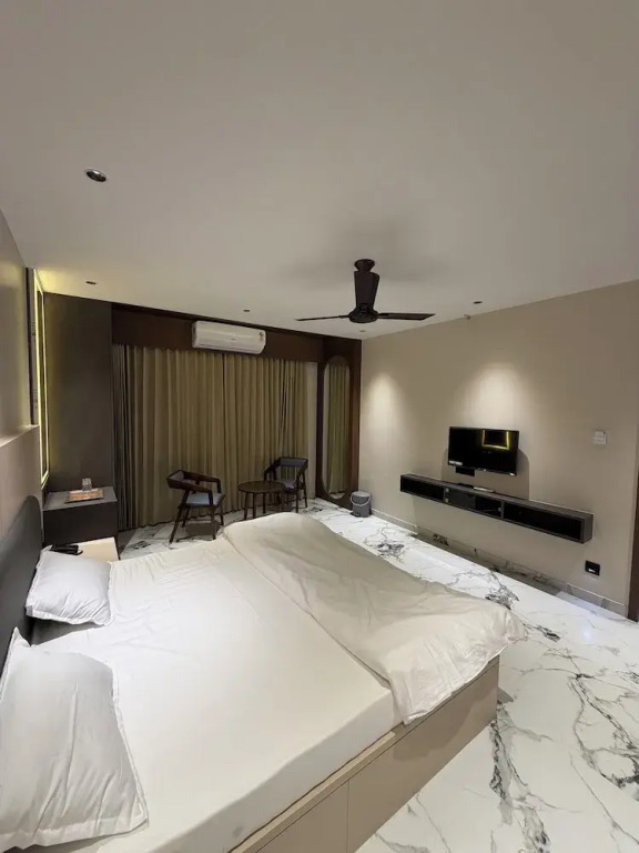 Bharat Inn Hotel And Restaurant
