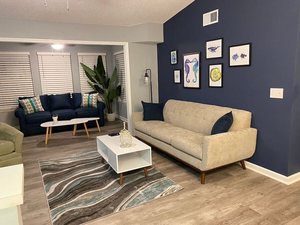 Seas the Day Bright 2BR Surfside Beach Condo w/ King Bed, Carolina Room & Pet-friendly Vibes