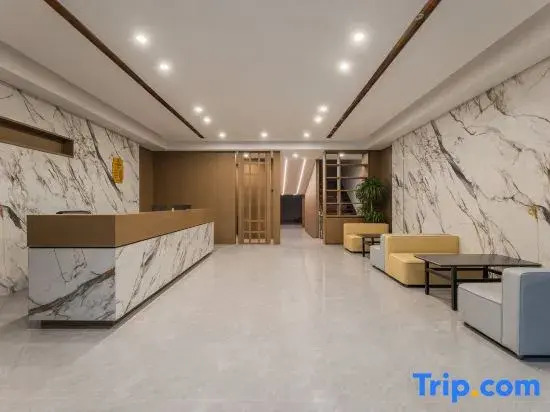 Zhangjiagang Ganrong Shangju Hotel (Jingang Central Plaza)