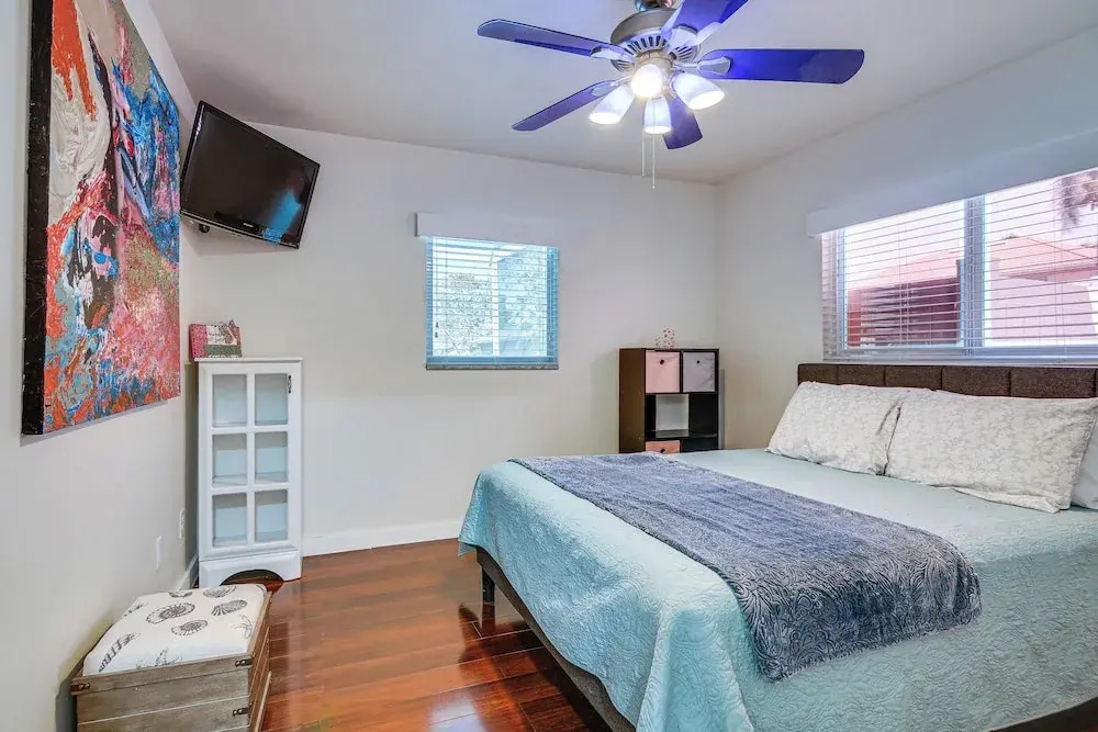 < 2 Mi to Marco Island Beach Access: Modern Oasis