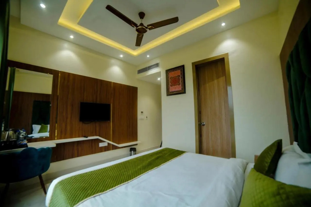 Hotel Global Inn - Few steps walk to Golden Temple