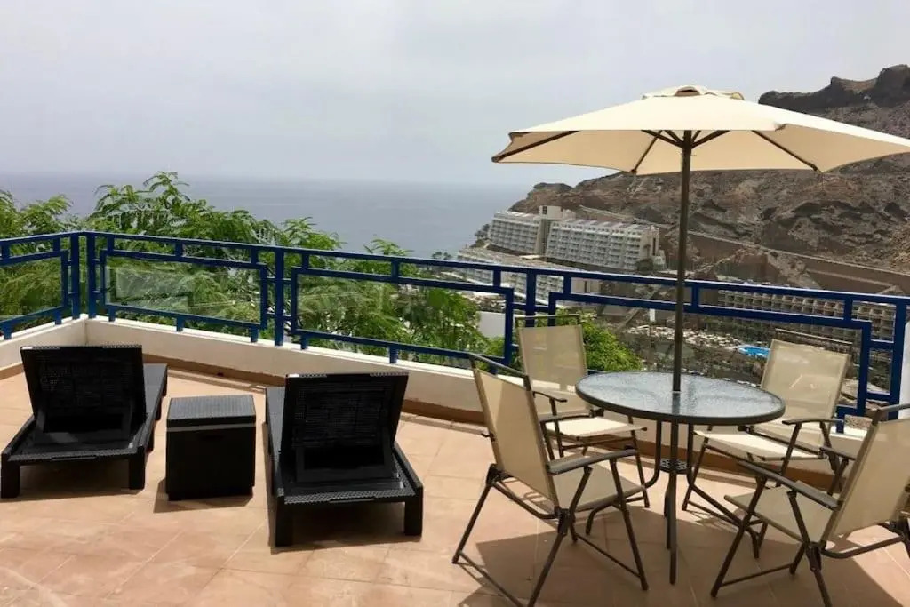 Apartment in Taurito with dream landscape and 30m2 terrace.