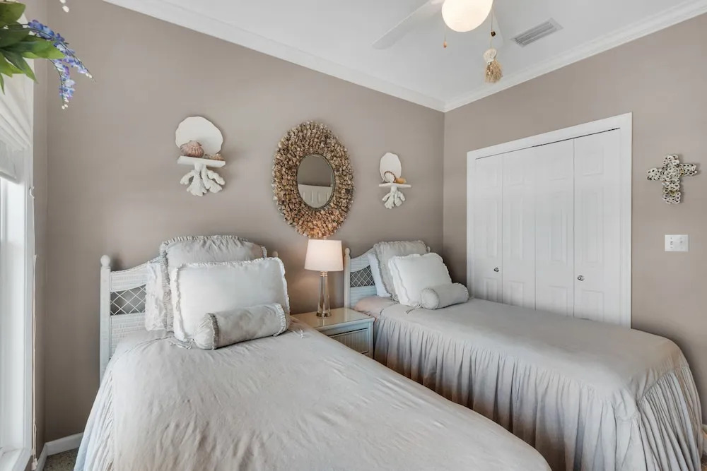 Jen's Creole 4 Bedroom Townhouse by RedAwning