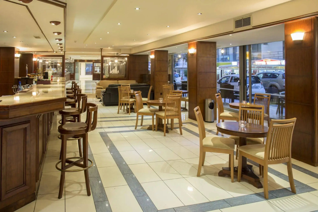 Manousos City Hotel