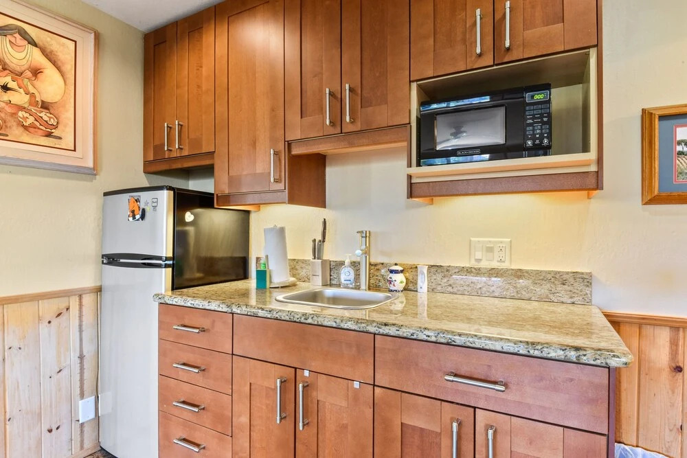 Lakeview Pine Haven: Hot Tub, Near Skiing & Beach 5 Bedroom Home