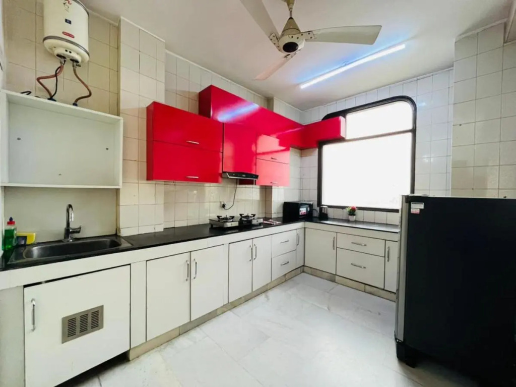 BluO Studio - Defence Colony - BathTub, Balcony