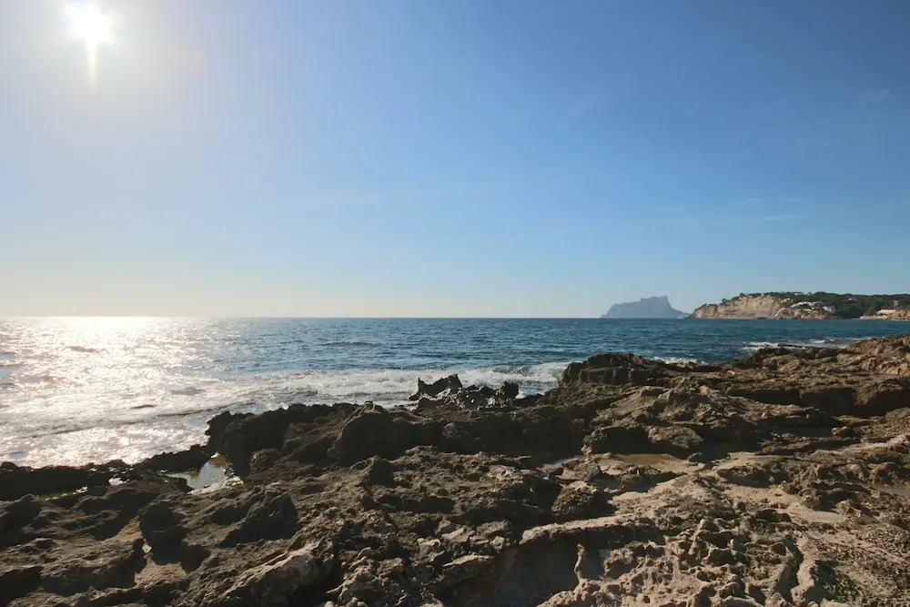 Private Family Retreat With Pool Short Walk to the Sea