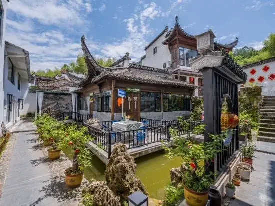Hongcun Mushanbo · Yuli 19 She · Hanfu Experience · Lake View Courtyard Coffee · View Holiday Home