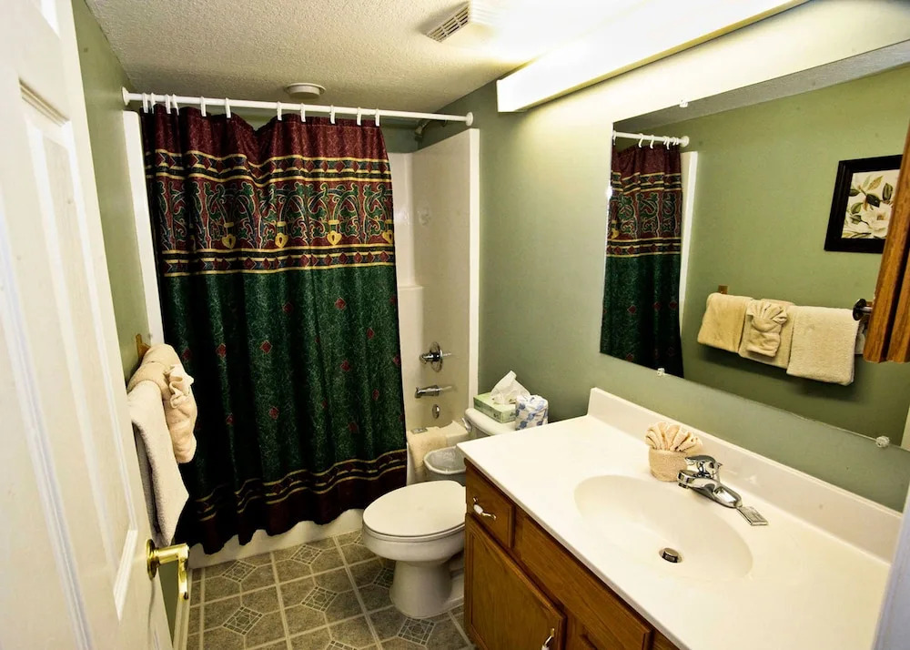 Colonial Crest 110 by Heritage Cabin Rentals