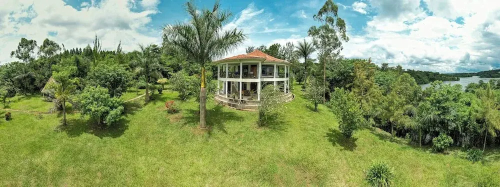 2 Bed Villa - Sleeps 6 - River Views Garden Wifi
