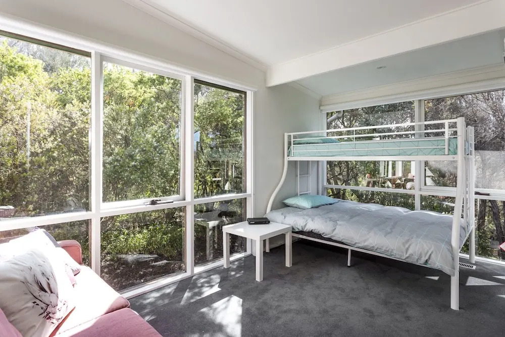 The Heyfield Hideaway: Tennis & Spa