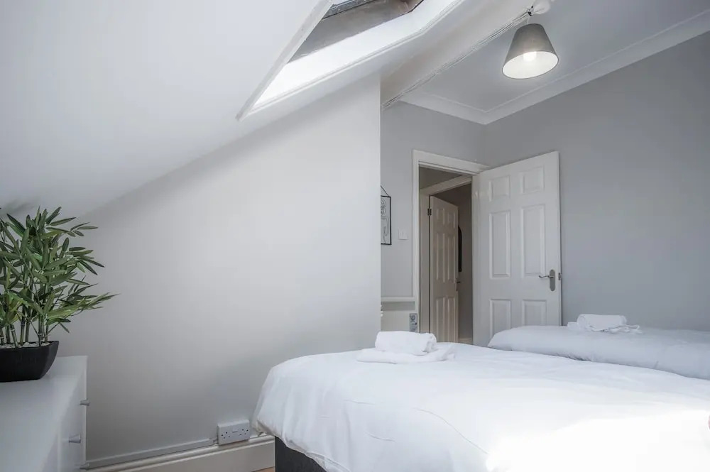 Langland Road - 2 Bedroom Town House