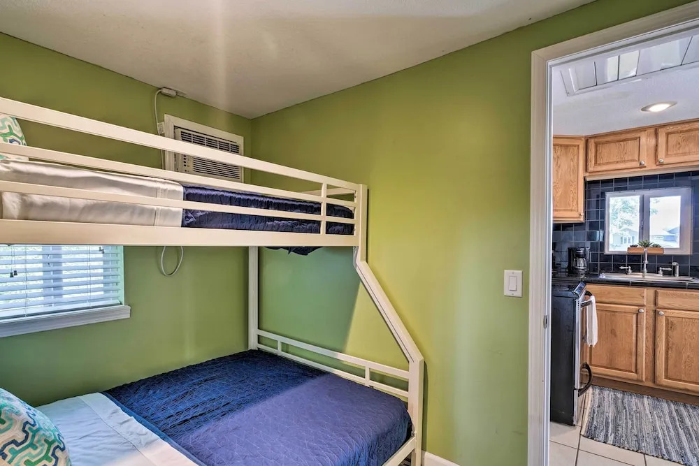 Family Fun! Lakeside Gem + Dock in Sunrise Beach