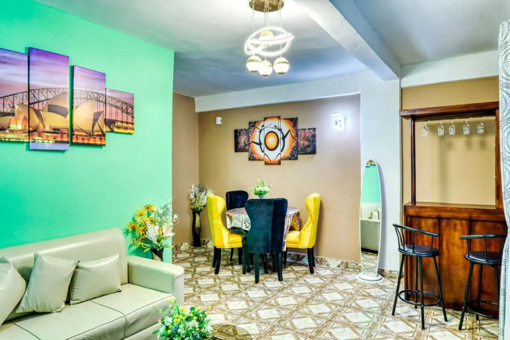Beautiful- 1 Bedroom Apartment - Parking on site