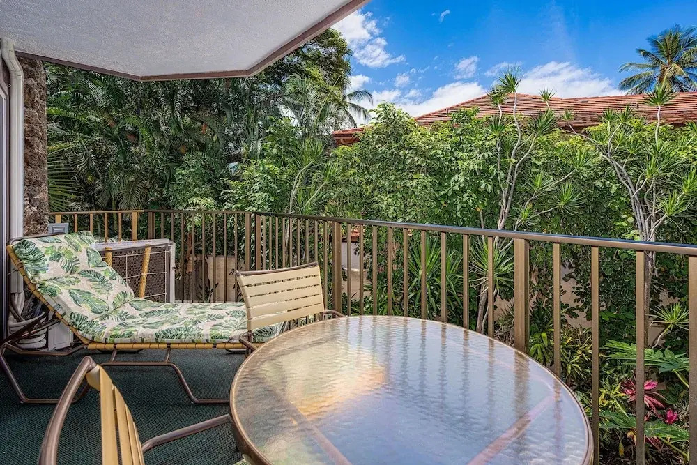 Hale Hui Kai 202 - Keawakapu Beach, Garden Views, Steps to the Beach, Split AC!