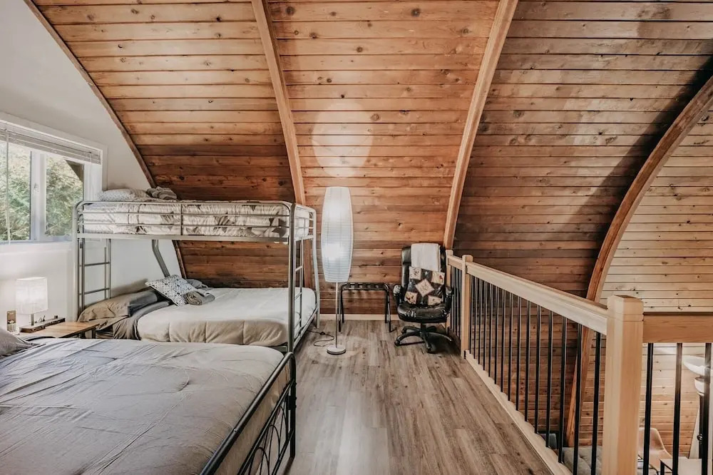 78mbr - Wood Stove - Wifi - Pets Ok - Bbq - Sleeps 6 1 Bedroom Home by RedAwning