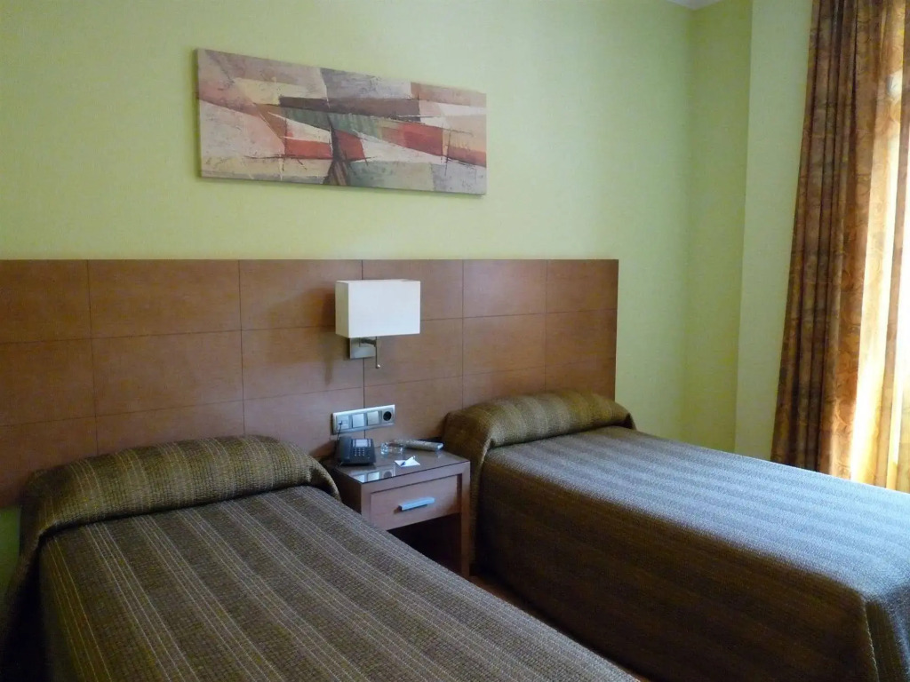 Hotel 4C Puerta Europa